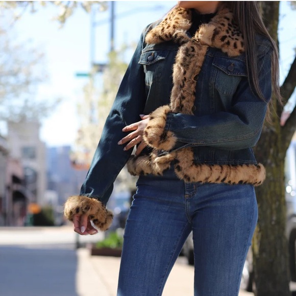 La Fiorentina VINTAGE DENIM JACKET WITH FUR TRIMMED BORDER - Picture 3 of 4